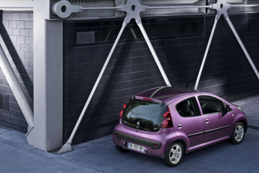  Peugeot 107 5-Door 2012 года  (фото 38 из 40)